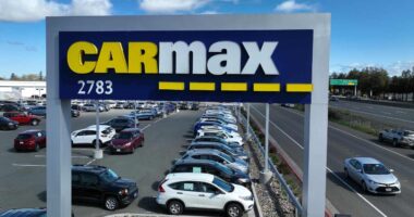 CarMax sees strong used-car demand in the wake of tariffs. The stock is climbing.
