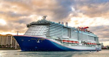 Carnival’s stock jumps as strong last-minute bookings fuel another earnings beat