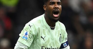AC Milan goalkeeper Mike Maignan is keen on moving to Chelsea this summer