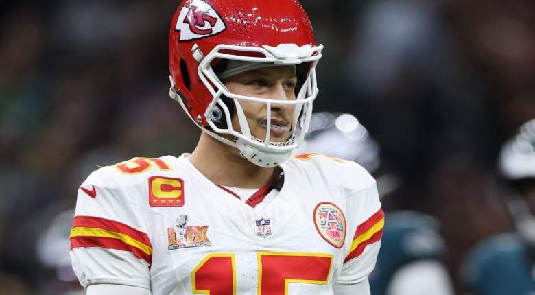 Chiefs' Patrick Mahomes Gets Subtle Reminder From QB Legend