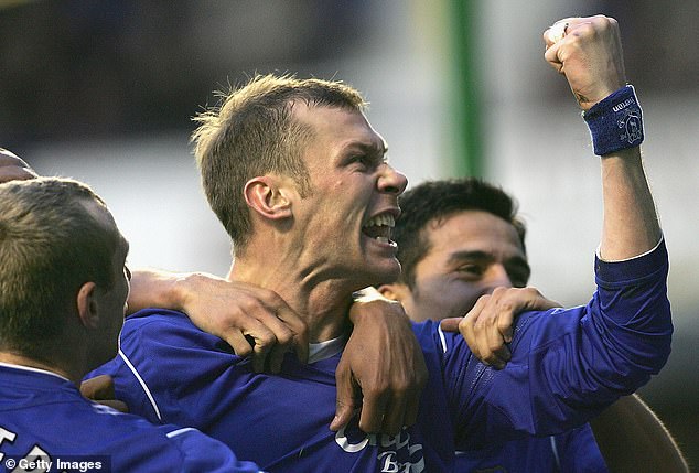 Duncan Ferguson has revealed he fought a current England star in a boxing match at training