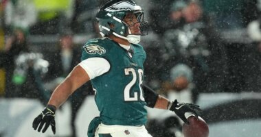 Eagles RB Saquon Barkley Called Out Over Retirement Comments