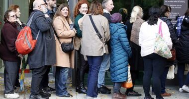 Queues were forming at 5am this morning for a front row seat to day two of Erin Patterson's testimony in the mushroom murder trial.EXCLUSIVE3 June 2025Â©MEDIA-MODE.COM
