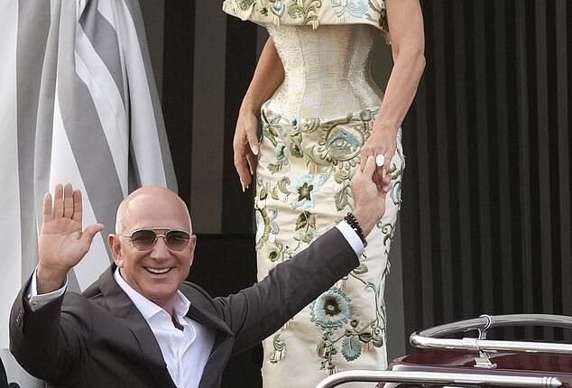 Breezing into his second marriage with a distinctly Italian aesthetic that is both fresh and distinctly modern ¿ crisp white shirt, open collar and a suit no doubt made the finest Italian linen that money can buy ¿ Bezos, looks as comfortable as Sanchez looks contained.