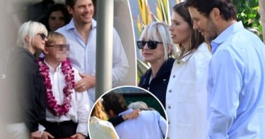 Exes Chris Pratt and Anna Faris hug as they're pictured together for first time in 7 years