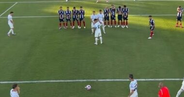 Monterrey set up a double wall to defend an Inter Milan free-kick at the Club World Cup