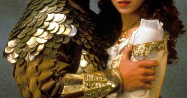 Mia Sara was a huge movie star in the 1980s. The exotic-looking actress made her big screen debut opposite Tom Cruise in the fantasy unicorn-seeking adventure Legend
