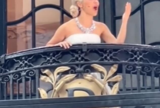 Rachel Zegler has been seen for the first time as Eva Perón in Evita on Tuesday as she performed Don't Cry For Me Argentina on the London Palladium balcony