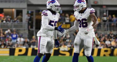 Former Bills Defensive End Signs With Division Rival