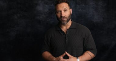 Jai Courtney in the den 1