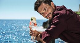 With a MARTINI Spritz in hand and the Mediterranean serving as a backdrop, one could be forgiven for thinking Bond candidate Jonathan Bailey was filming his first scenes as 007
