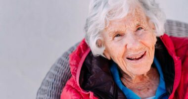 My mother-in-law, 95, has $400K in stocks. Would it be smarter taxwise to gift it to her kids — or leave it to them in her will?