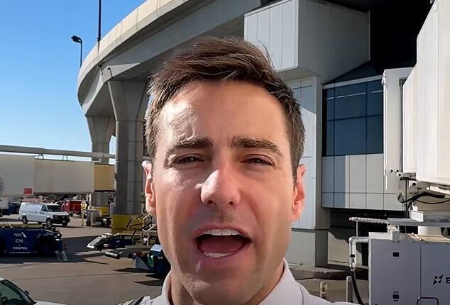 YouTuber and pilot Garrett Ray ( @flywithgarrett) has shared a video explaining how much he earns flying for a major airline in the USA