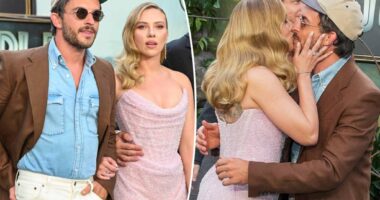 Scarlett Johansson and Jonathan Bailey share tender kiss at 'Jurassic World Rebirth' premiere in London