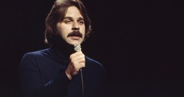 Singer Lou Christie, who had major hits, including lightning, strikes, and Rhapsody in the rain, died at the age of 82 on Wednesday