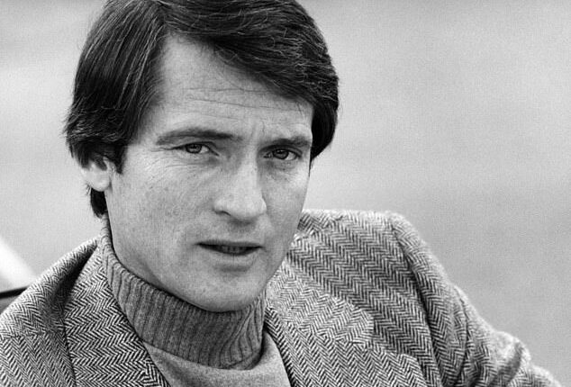 Veteran soap actor Chris Robinson has died at the age of 86