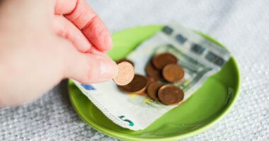 Study reveals which states tip the most and least
