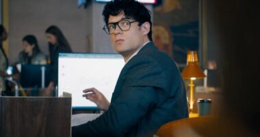 Superman: How Comics Have Tried to Explain the Glasses Thing
