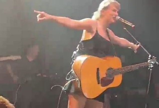 Taylor Swift made a stunning return to the stage at the concert hosted by Travis Kelce