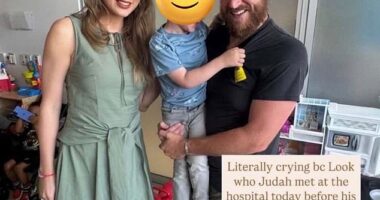 Taylor Swift made a sweet surprise visit to a local children's hospital on Friday in Florida