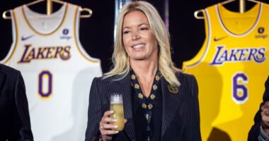 Celebrity Net Worth logo