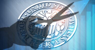 This chart shows why you can be optimistic about Fed rate cuts — and investing in bonds