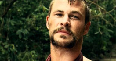Timothy Olyphant Tries to Survive a Nightmarish Honeymoon in This Twisty Thriller That’s Also One of Chris Hemsworth’s First Films