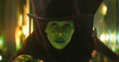 Wicked 2 First-Look Images Reveal Elphaba & Glinda’s Confrontation