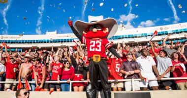 Celebrity Net Worth logo