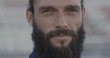 Andy Carroll has completed a surprise move to sixth-tier side Dagenham and Redbridge