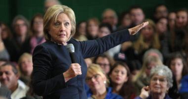 Bondi Backs Clinton Email Investigation.