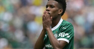 Brazilian winger must ‘show how good he is’ ahead of Chelsea move
