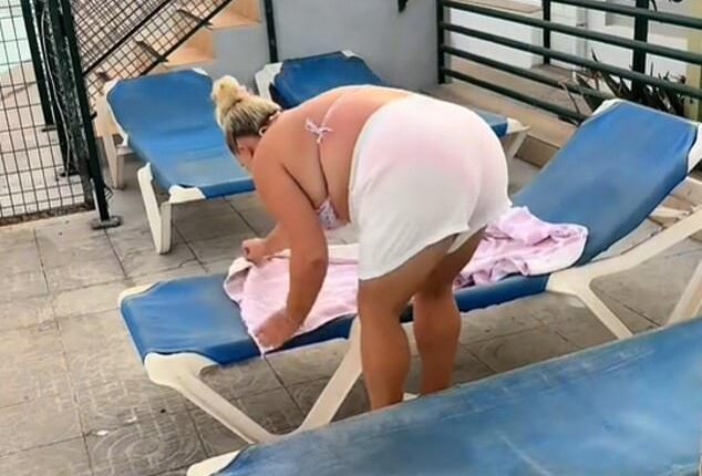 Stephanie is currently on holiday in Fuerteventura in Las Palmas and in true British fashion, she woke up at the crack of dawn to ensure she secured sun beds for the day