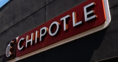 Chipotle’s stock slides, weighed down by weak outlook