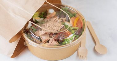 A TikTok user revealed that single women in New York have started stealing men's salads then looking up the man's name from their order on LinkedIn and message them (stock image)