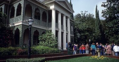 Disneyland announced that its famous Haunted Mansion ride will be closed from August 11