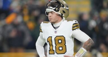 Early Favorite Named in Saints Quarterback Competition?