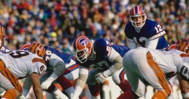 Former Bills QB Turns Heads With Major Honor
