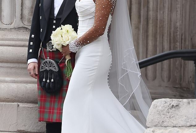 Geri Halliwell continued to snub Mel B on Sunday after her lavish wedding weekend - while the likes of Heidi Klum, Paloma Faith and Kerry Katona led the stars sending the Spice Girl congratulatory messages following the ceremony