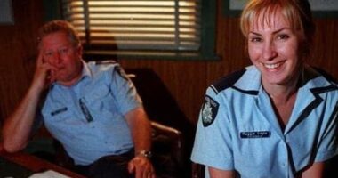 A historic, and once famous, home in Williamstown, Victoria has hit the market with a price guide of $2.19 million to $2.4 million. Pictured: Blue Heelers stars John Wood and Lisa McCune