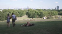 How does 2025 heatwave compare to record-breaking summer of 1976?