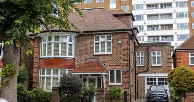 An elderly couple looking to downsize from their three-bedroom home have drawn the ire of some house hunters online