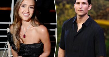 Jessica Alba and new boyfriend Danny Ramirez spotted kissing amid her divorce