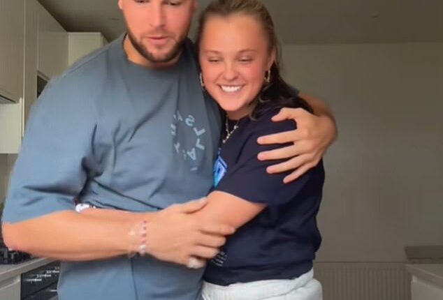 JoJo Siwa assembled red-themed snack plate on TikTok for her new boyfriend, ex-Love Islander Chris Hughes