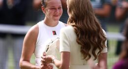 Kate gave warm words of encouragement and consoled American Amanda Anisimova as she collected the runners-up trophy