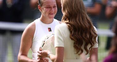 Kate gave warm words of encouragement and consoled American Amanda Anisimova as she collected the runners-up trophy