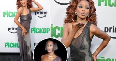 Keke Palmer channels Naomi Campbell in vintage Versace at 'The Pickup' premiere