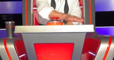 Kelly Clarkson unveiled her brand new haircut as she announced her return to The Voice