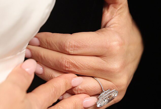 Lauren Sánchez is famous for her flashy jewels...but some fans are in an uproar over her engagement ring and think it might be so poorly made that she could lose her pricey bauble