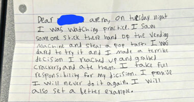 Man Finds Wholesome Note And $6 Under Office Door From Person Who Felt Bad After Stealing Crackers From A Vending Machine
